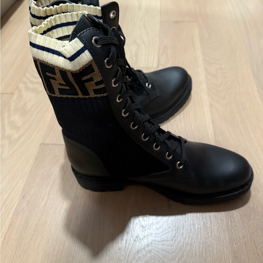 Fendi combat boots brand new never used with stuffing size 38